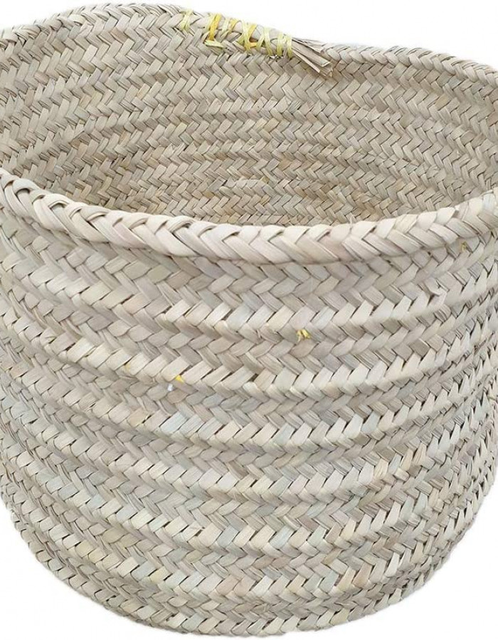 سلة مصنوعة يدويًا من سعف النخيل