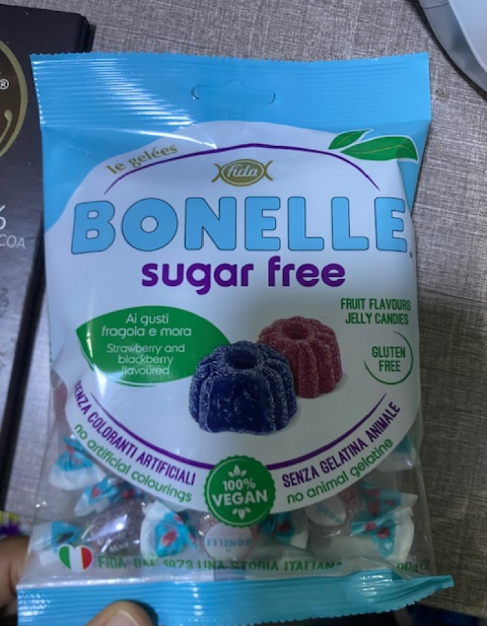 حلويات ومكملات غذاية نباتية وخالية من السكر وبروتين مستوردة