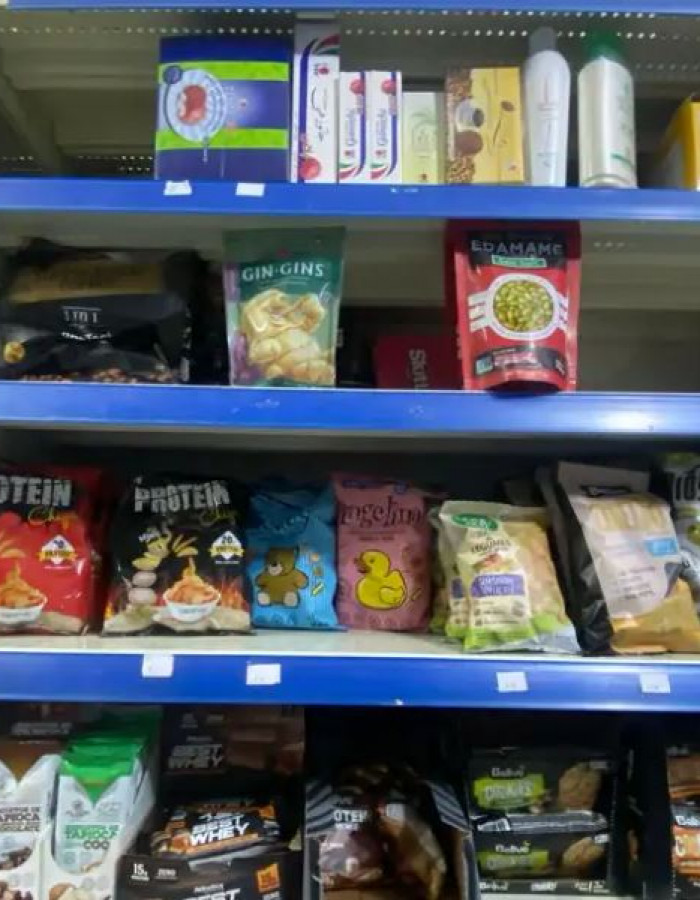 حلويات ومكملات غذاية نباتية وخالية من السكر وبروتين مستوردة