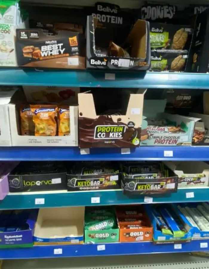 حلويات ومكملات غذاية نباتية وخالية من السكر وبروتين مستوردة