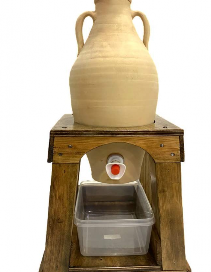 موزع مياه من الفخار الكلاسيكي وحامل من الخشب الطبيعي  موزع مياه من الفخار الكلاسيكي وحامل من الخشب الطبيعي